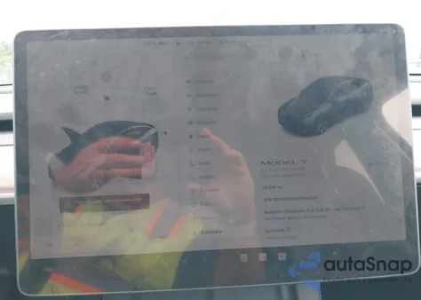 2023 Tesla Model Y Awd/Long Range Dual Motor All-Wheel Drive z USA, uszkodzony, nr VIN 7SAYGDEE5PF895364